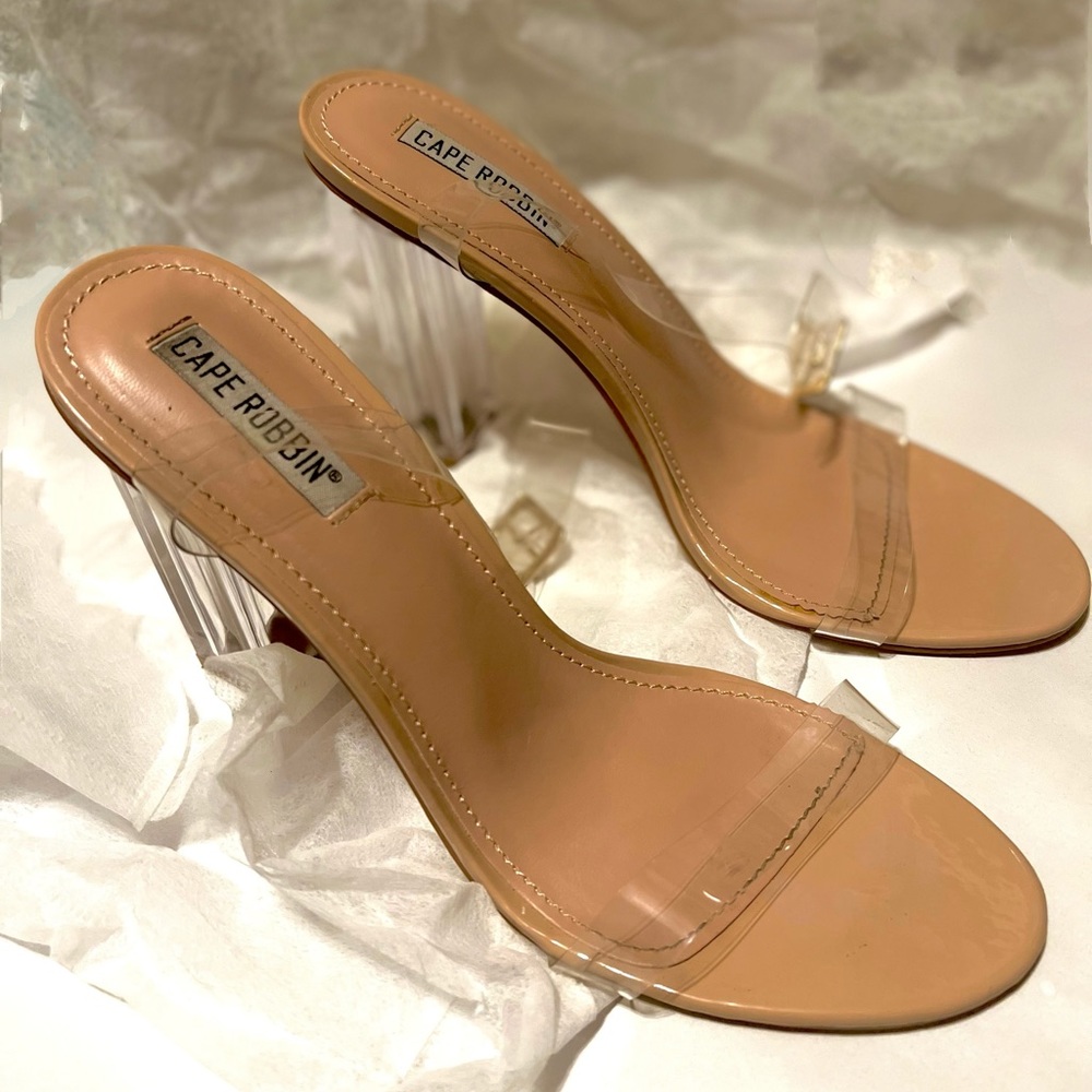 SIZE 8.5 CAPE ROBBIN NUDE HEELS